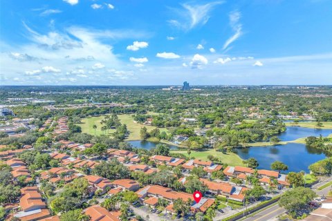 Condo in Hollywood, Florida, 3 bedrooms  № 1953189 - photo 1