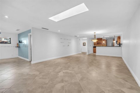 Condo in Hollywood, Florida, 3 bedrooms  № 1953189 - photo 10