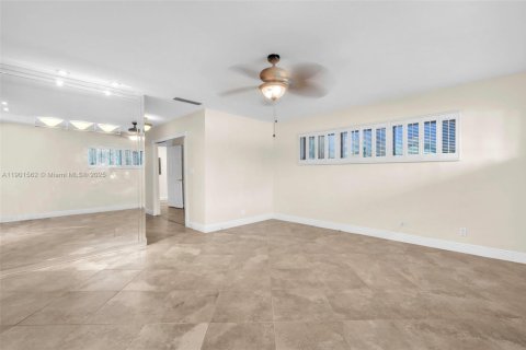 Condo in Hollywood, Florida, 3 bedrooms  № 1953189 - photo 28