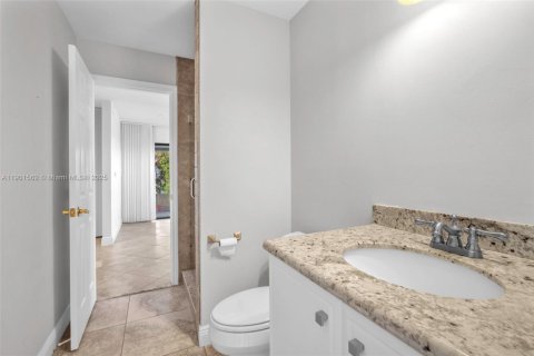 Condo in Hollywood, Florida, 3 bedrooms  № 1953189 - photo 24
