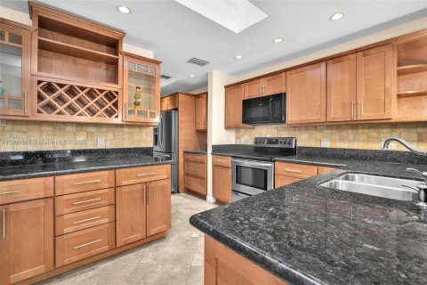 Condo in Hollywood, Florida, 3 bedrooms  № 1953189 - photo 14