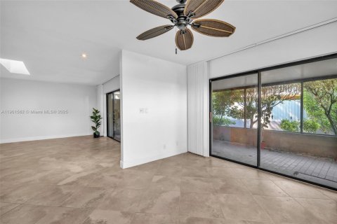 Condo in Hollywood, Florida, 3 bedrooms  № 1953189 - photo 26