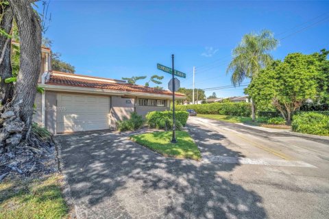 Condo in Hollywood, Florida, 3 bedrooms  № 1953189 - photo 5