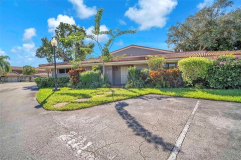 Condo in Hollywood, Florida, 3 bedrooms  № 1953189 - photo 7