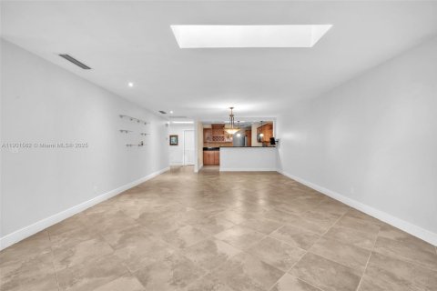 Condo in Hollywood, Florida, 3 bedrooms  № 1953189 - photo 11