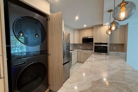 Condo in Sunny Isles Beach, Florida, 1 bedroom  № 1791045 - photo 10