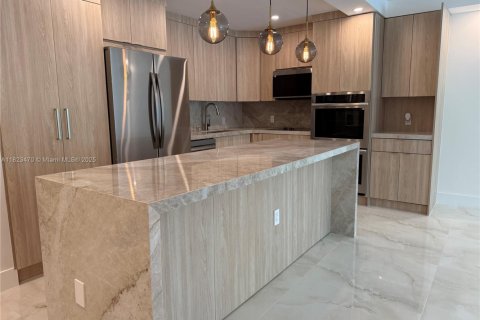 Condo in Sunny Isles Beach, Florida, 1 bedroom  № 1791045 - photo 2