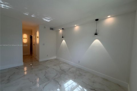 Condo in Sunny Isles Beach, Florida, 1 bedroom  № 1791045 - photo 25