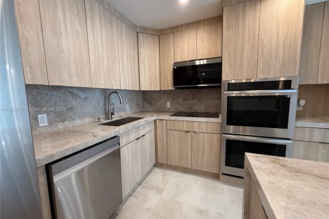 Condo in Sunny Isles Beach, Florida, 1 bedroom  № 1791045 - photo 5