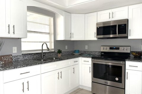 Condo in Tampa, Florida, 2 bedrooms № 2096491 - photo 10