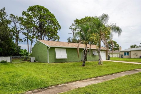 Villa ou maison à vendre à North Port, Floride: 3 chambres, 85.84 m2 № 1908228 - photo 3
