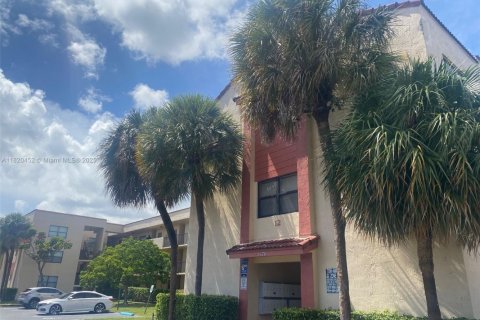 Condo in Miramar, Florida, 2 bedrooms  № 1779768 - photo 2