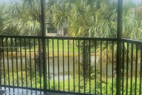 Condo in Miramar, Florida, 2 bedrooms  № 1779768 - photo 9