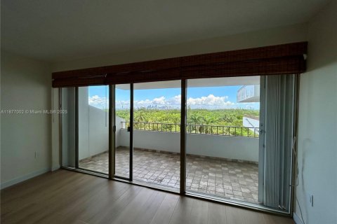 Condo in Key Biscayne, Florida, 1 bedroom  № 1896087 - photo 3