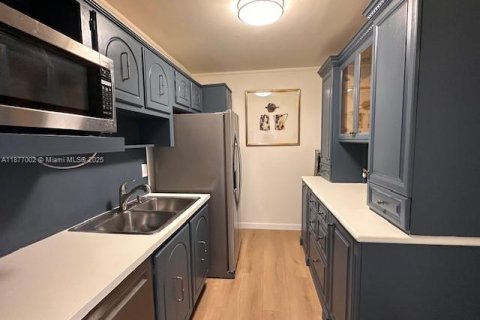 Condo in Key Biscayne, Florida, 1 bedroom  № 1896087 - photo 4