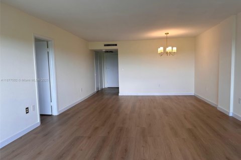 Condo in Key Biscayne, Florida, 1 bedroom  № 1896087 - photo 6