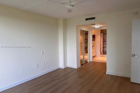 Condo in Key Biscayne, Florida, 1 bedroom  № 1896087 - photo 7