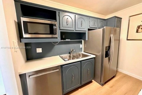 Condo in Key Biscayne, Florida, 1 bedroom  № 1896087 - photo 5