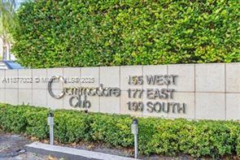 Condo in Key Biscayne, Florida, 1 bedroom  № 1896087 - photo 13