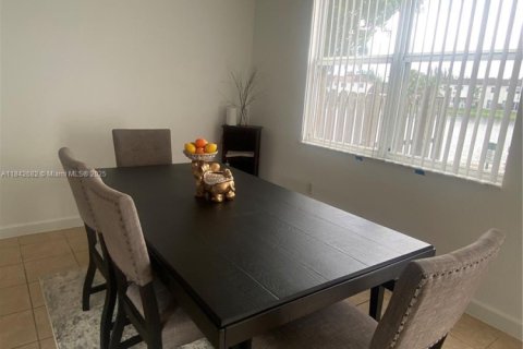 Townhouse in Homestead, Florida 3 bedrooms, 135.27 sq.m. № 1839131 - photo 6