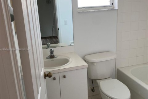 Townhouse in Homestead, Florida 3 bedrooms, 135.27 sq.m. № 1839131 - photo 14