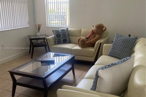 Townhouse in Homestead, Florida 3 bedrooms, 135.27 sq.m. № 1839131 - photo 4