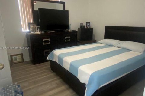 Townhouse in Homestead, Florida 3 bedrooms, 135.27 sq.m. № 1839131 - photo 11