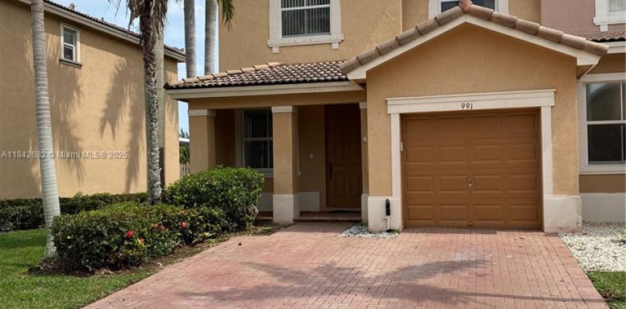 Townhouse in Homestead, Florida 3 bedrooms, 135.27 sq.m. № 1839131