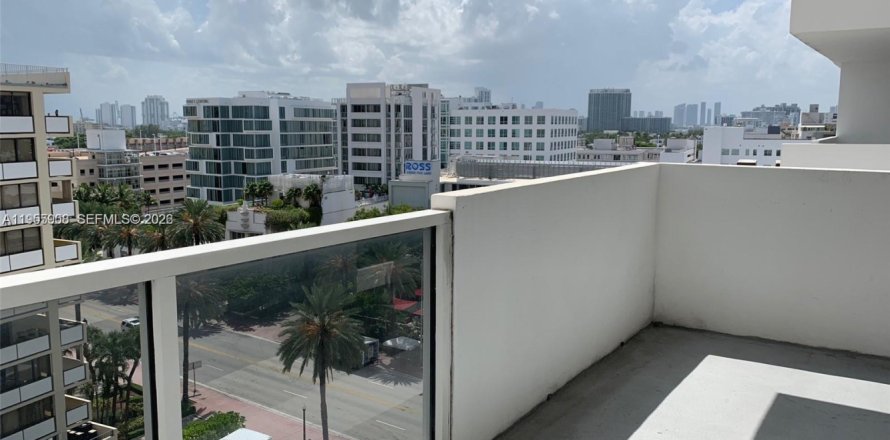Studio à Condo à Miami Beach, Floride  № 2153440