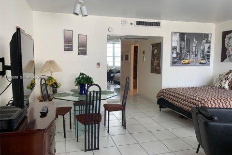 Copropriété à louer à Miami Beach, Floride: 49.24 m2 № 2153440 - photo 6