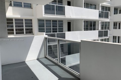 Copropriété à louer à Miami Beach, Floride: 49.24 m2 № 2153440 - photo 2