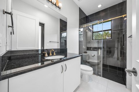 House in Boca Raton, Florida 5 bedrooms, 438.87 sq.m. № 2403861 - photo 18
