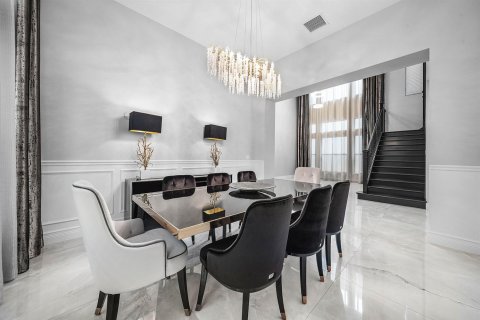 House in Boca Raton, Florida 5 bedrooms, 438.87 sq.m. № 2403861 - photo 6