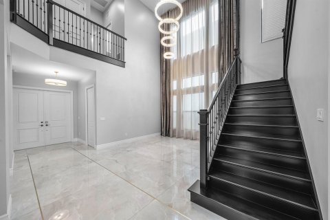 House in Boca Raton, Florida 5 bedrooms, 438.87 sq.m. № 2403861 - photo 26