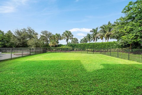 House in Boca Raton, Florida 5 bedrooms, 438.87 sq.m. № 2403861 - photo 27
