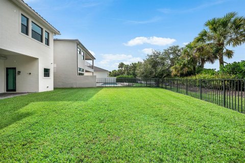 House in Boca Raton, Florida 5 bedrooms, 438.87 sq.m. № 2403861 - photo 30