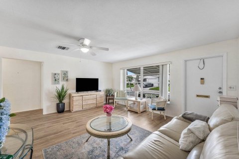 House in Boynton Beach, Florida 2 bedrooms, 94.76 sq.m. № 2387866 - photo 5
