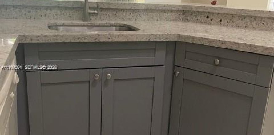 Condominio en Sunrise, Florida, 2 dormitorios  № 2029274