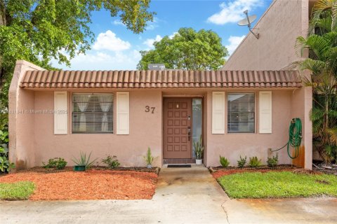 Condo in Davie, Florida, 2 bedrooms  № 1814704 - photo 1