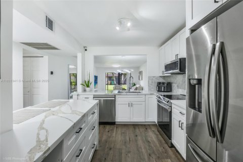 Condo in Davie, Florida, 2 bedrooms  № 1814704 - photo 2