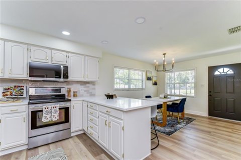 Villa ou maison à vendre à Tampa, Floride: 3 chambres, 144 m2 № 2208801 - photo 8