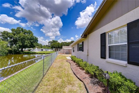 Villa ou maison à vendre à Tampa, Floride: 3 chambres, 144 m2 № 2208801 - photo 3