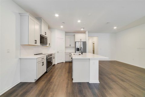 Townhouse in Oviedo, Florida 4 bedrooms, 170.57 sq.m. № 1406650 - photo 5