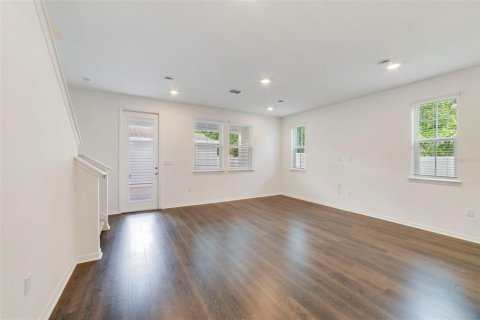 Townhouse in Oviedo, Florida 4 bedrooms, 170.57 sq.m. № 1406650 - photo 8