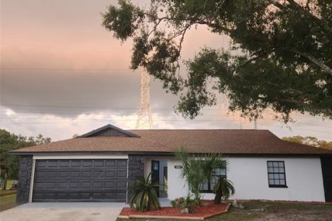 House in Tampa, Florida 3 bedrooms, 119.75 sq.m. № 1886975 - photo 3