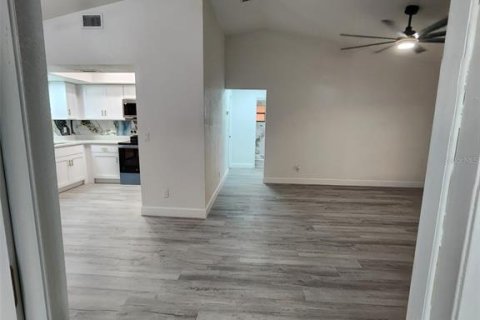 House in Tampa, Florida 3 bedrooms, 119.75 sq.m. № 1886975 - photo 26