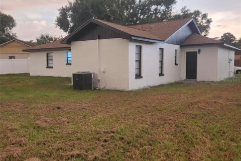 House in Tampa, Florida 3 bedrooms, 119.75 sq.m. № 1886975 - photo 6