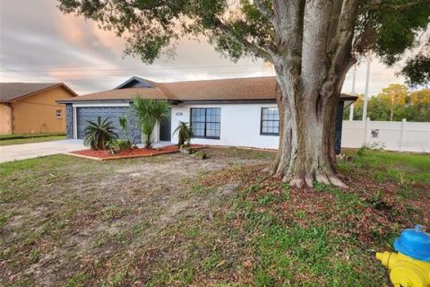 House in Tampa, Florida 3 bedrooms, 119.75 sq.m. № 1886975 - photo 4