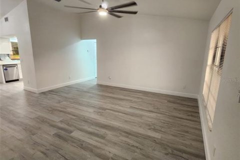 House in Tampa, Florida 3 bedrooms, 119.75 sq.m. № 1886975 - photo 10