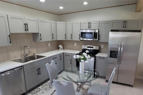 House in Punta Gorda, Florida 3 bedrooms, 85.47 sq.m. № 1368267 - photo 8